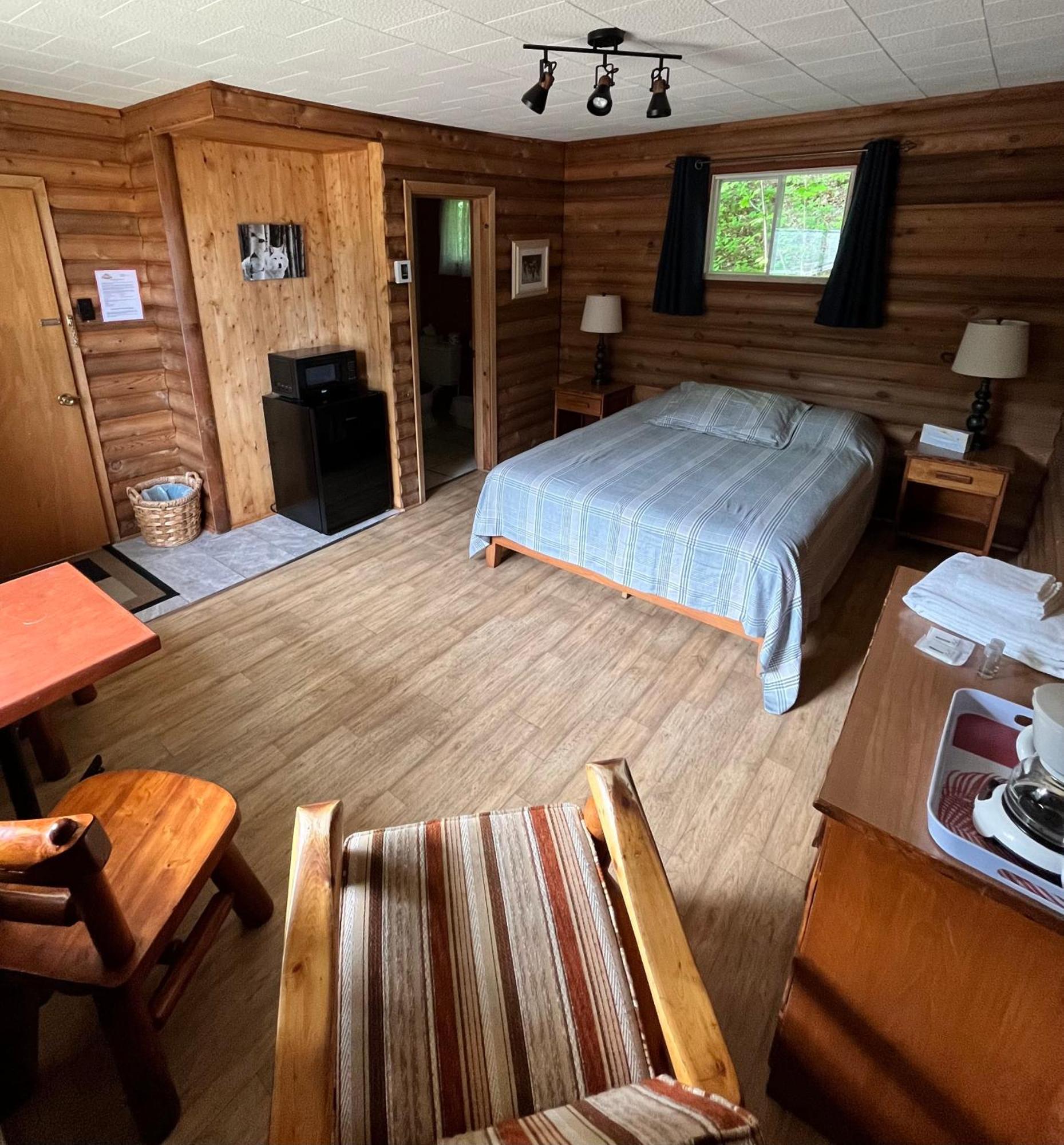 Kan-A-Mouche Pourvoirie Auberge Et Chalets Saint-Michel Εξωτερικό φωτογραφία