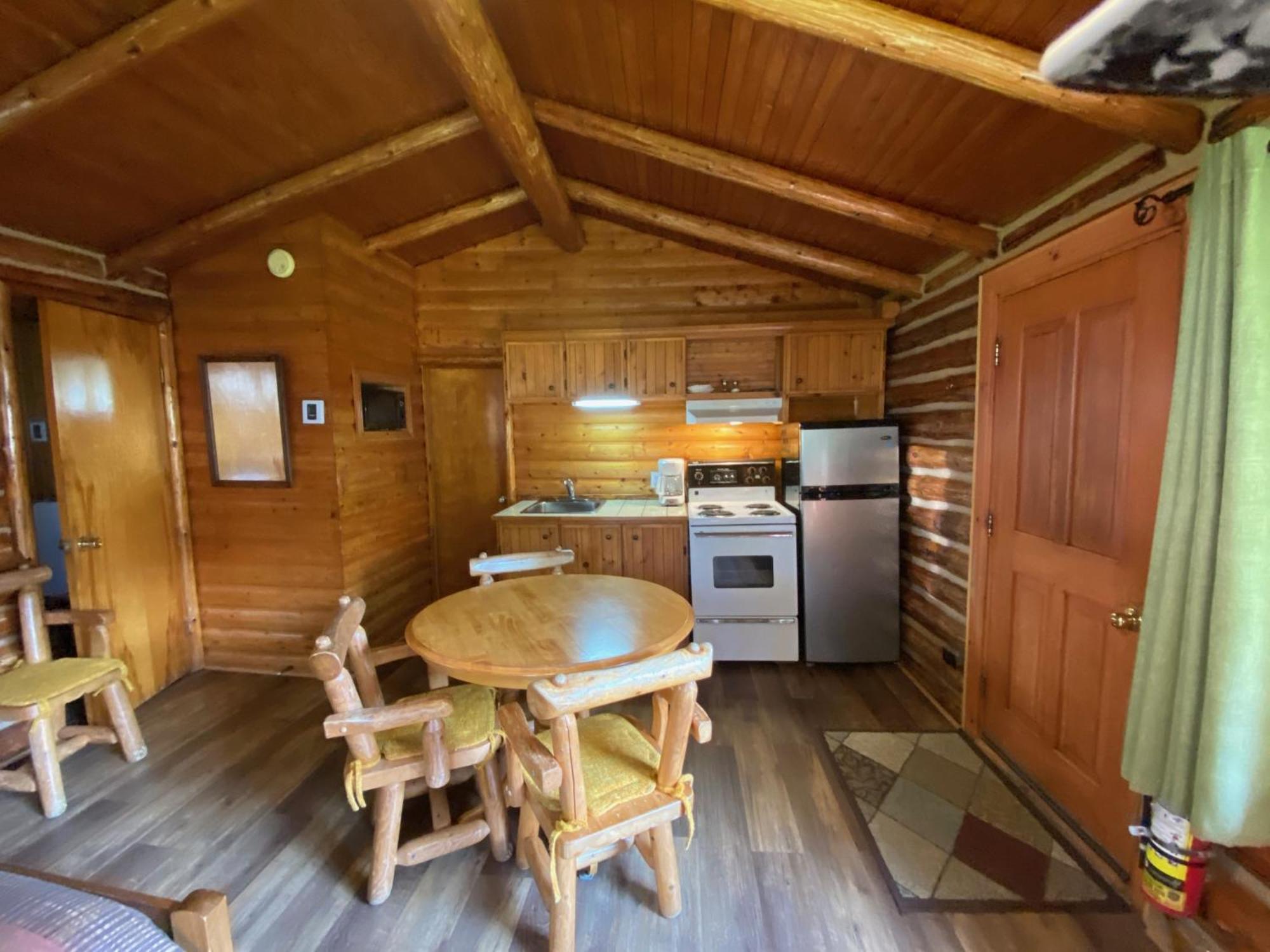 Kan-A-Mouche Pourvoirie Auberge Et Chalets Saint-Michel Δωμάτιο φωτογραφία
