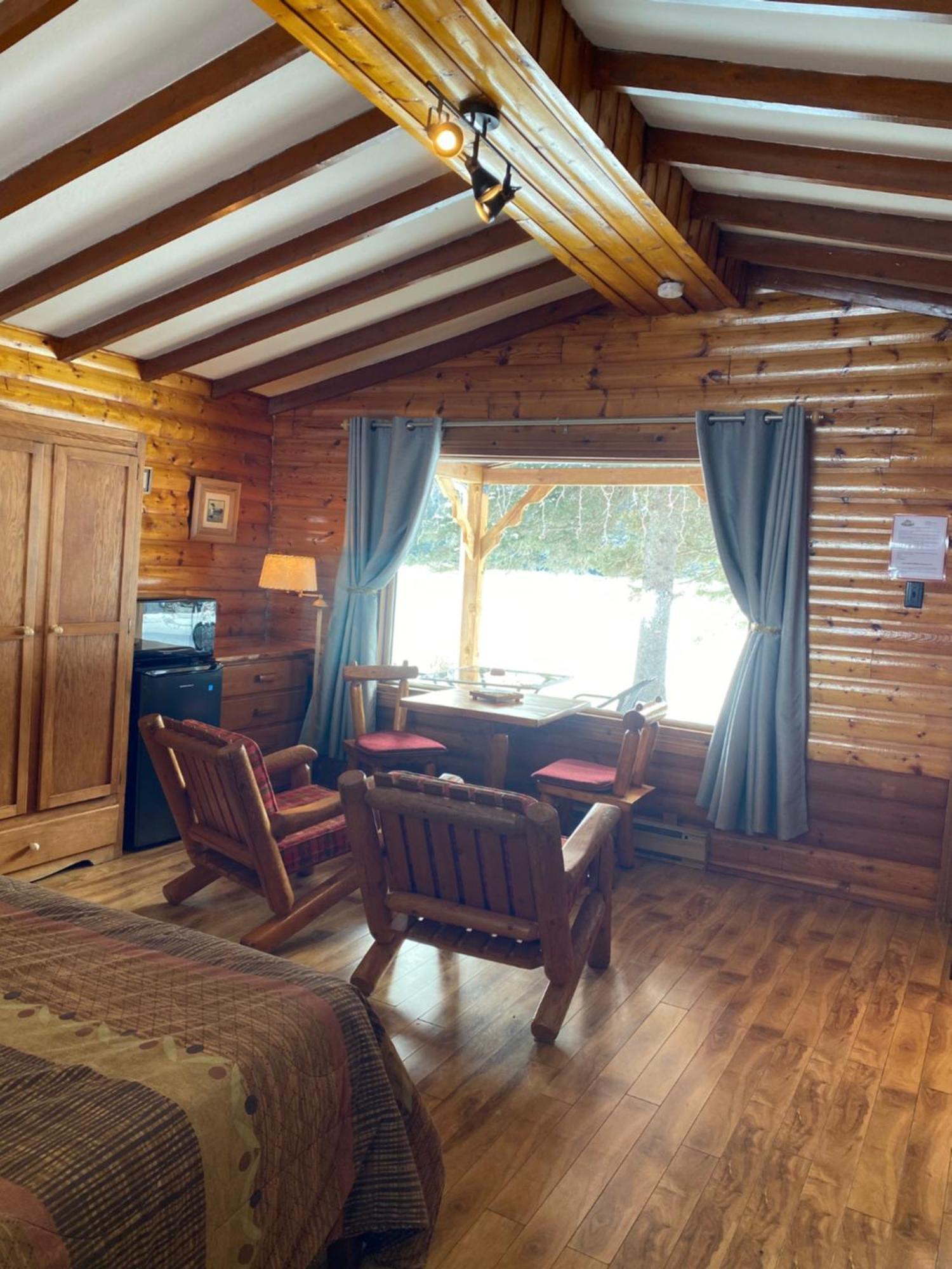 Kan-A-Mouche Pourvoirie Auberge Et Chalets Saint-Michel Δωμάτιο φωτογραφία