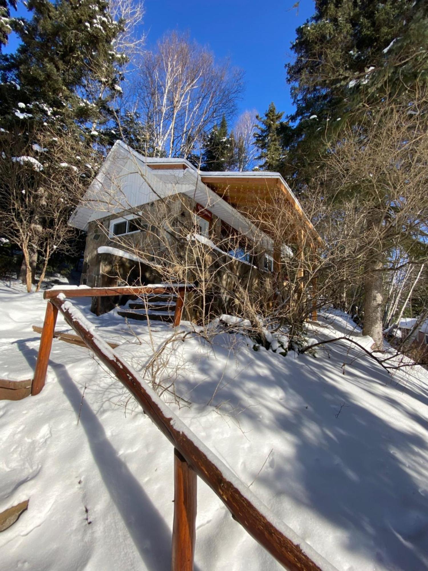Kan-A-Mouche Pourvoirie Auberge Et Chalets Saint-Michel Εξωτερικό φωτογραφία