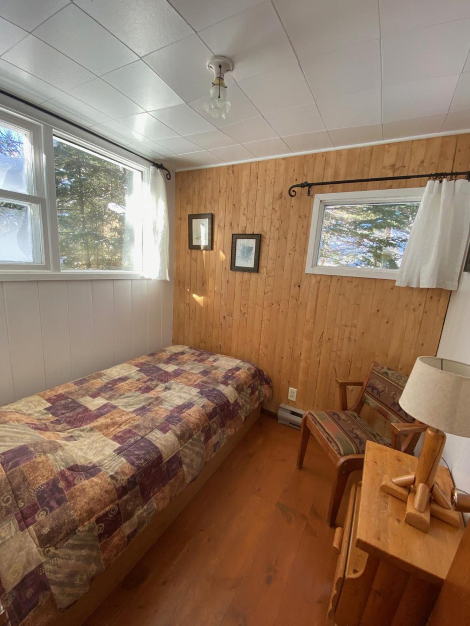 Kan-A-Mouche Pourvoirie Auberge Et Chalets Saint-Michel Εξωτερικό φωτογραφία