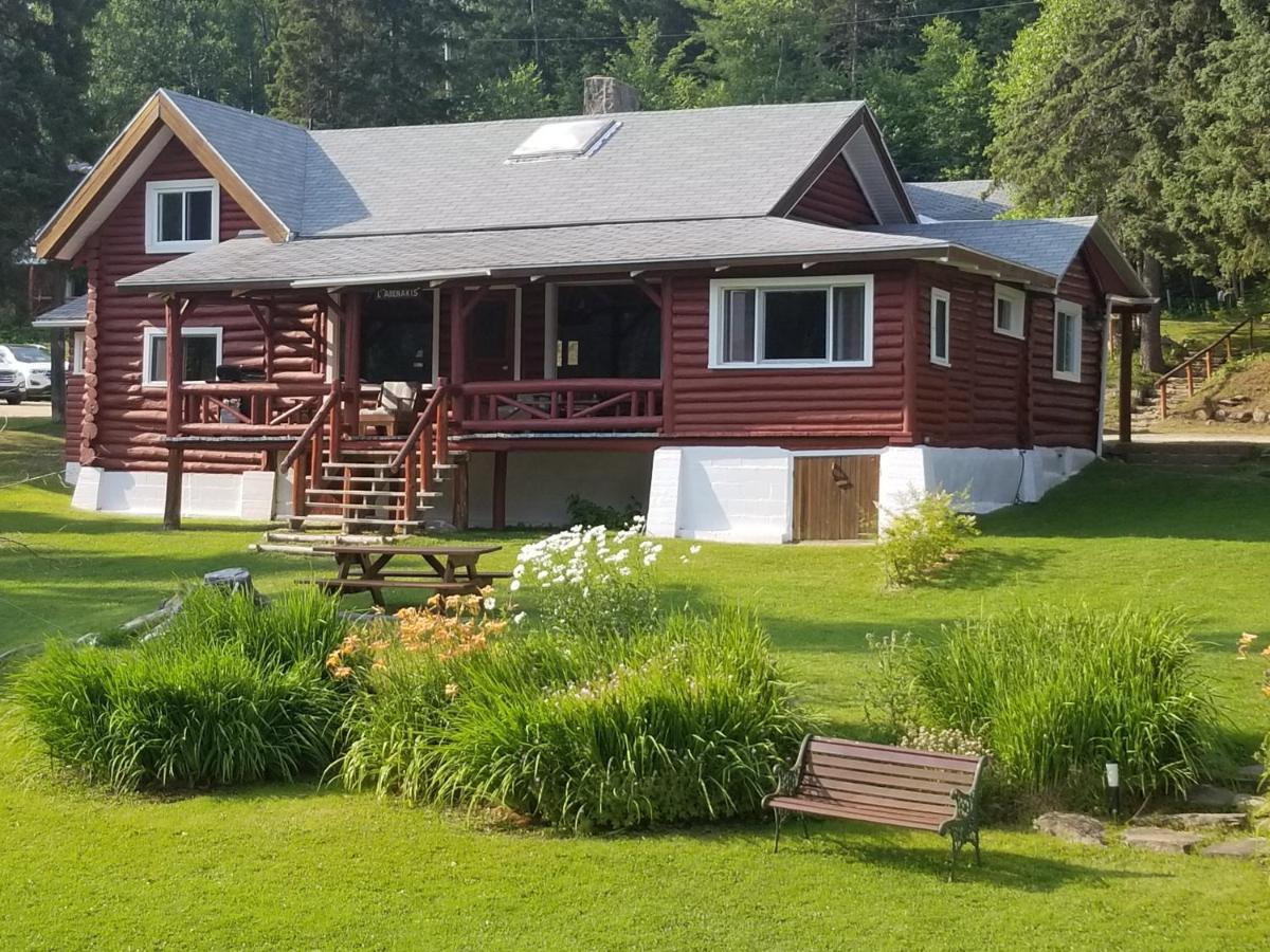 Kan-A-Mouche Pourvoirie Auberge Et Chalets Saint-Michel Εξωτερικό φωτογραφία