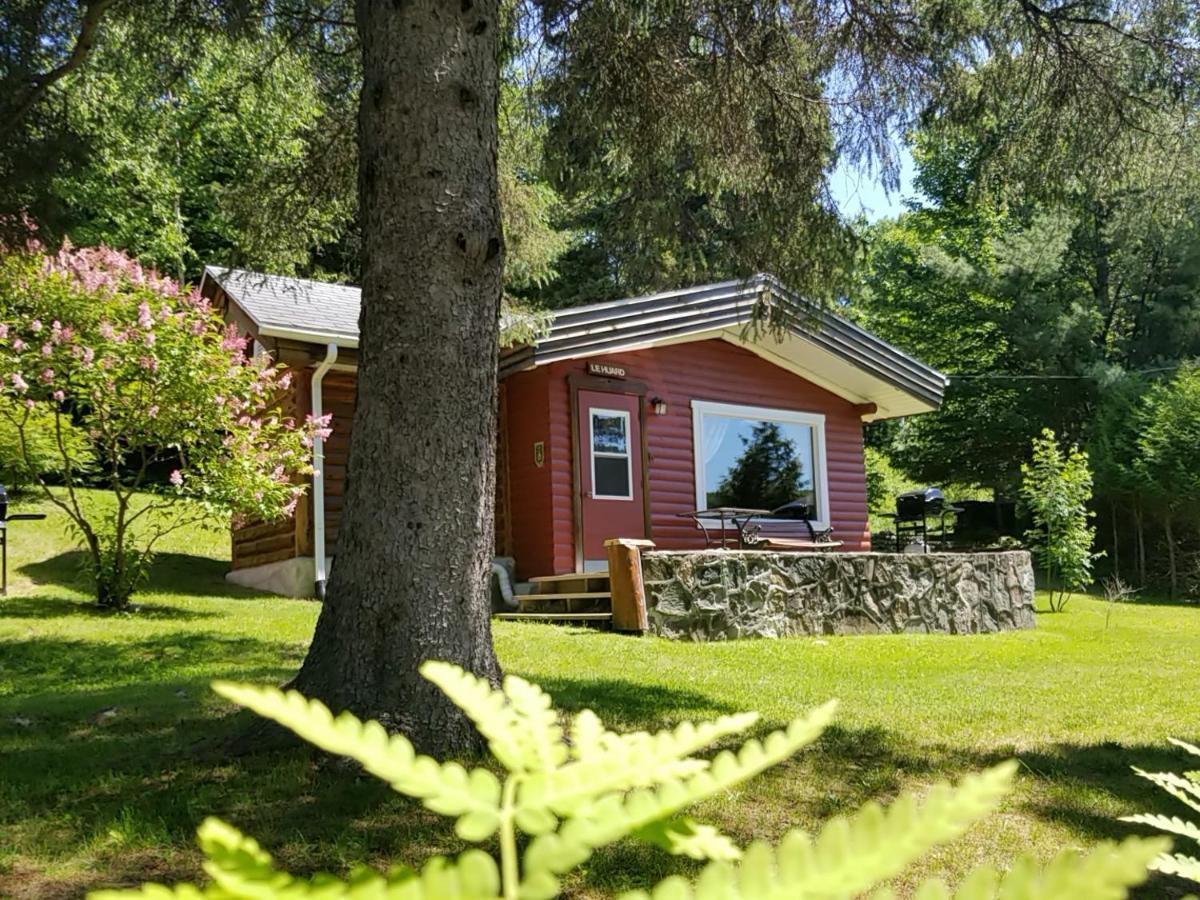Kan-A-Mouche Pourvoirie Auberge Et Chalets Saint-Michel Εξωτερικό φωτογραφία